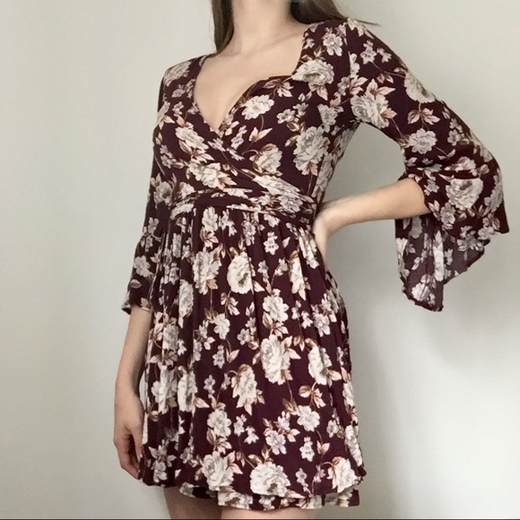 American Eagle Outfitters Dresses & Skirts - AE Floral Wrap Dress🥀